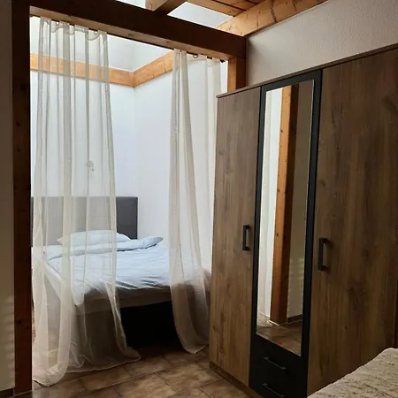 - Einliegerwohnung